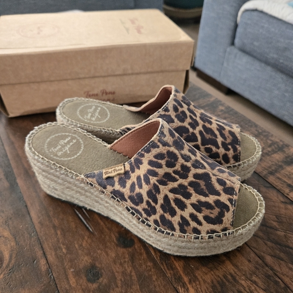 Toni Pons Ivori Leather Leopard Espadrilles. Size US 6.5. New.